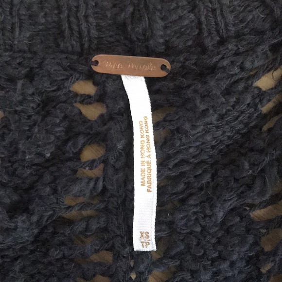 Free People xs short sleeved 3 button cardigan - Picture 3 of 4